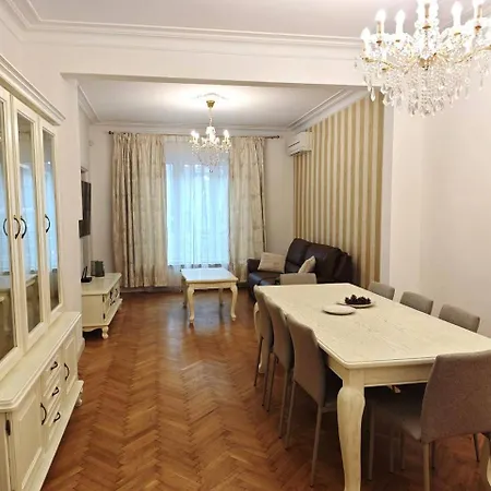 شقة Stylish 2 Bdrm, 5 Guests, Serdika Mall, Oborishte *