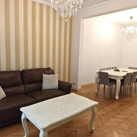 Stylish 2 Bdrm, 5 Guests, Serdika Mall, Oborishte شقة صوفيا