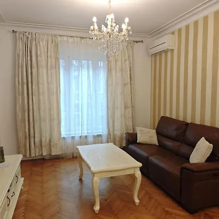 شقة Stylish 2 Bdrm, 5 Guests, Serdika Mall, Oborishte *