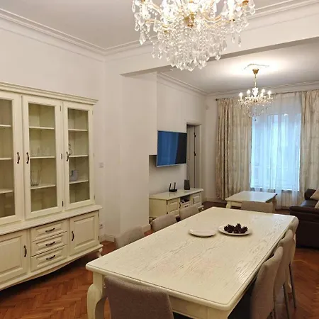 Apartamento Stylish 2 Bdrm, 5 Guests, Serdika Mall, Oborishte Sofía
