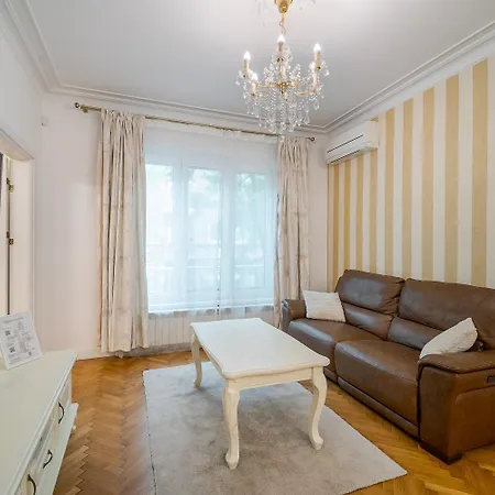 Stylish 2 Bdrm, 5 Guests, Serdika Mall, Oborishte شقة