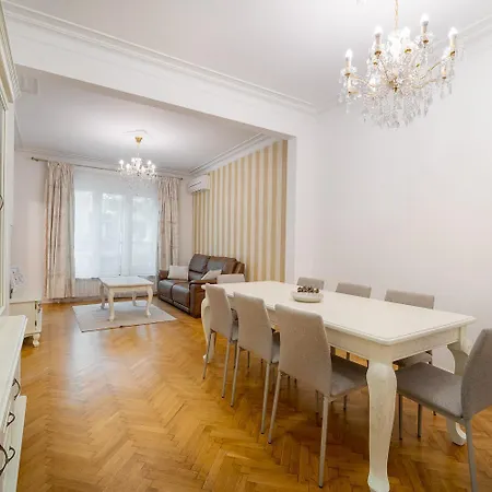 Stylish 2 Bdrm, 5 Guests, Serdika Mall, Oborishte