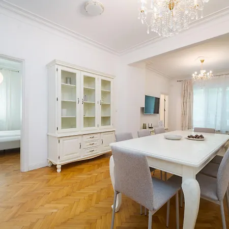 Stylish 2 Bdrm, 5 Guests, Serdika Mall, Oborishte صوفيا