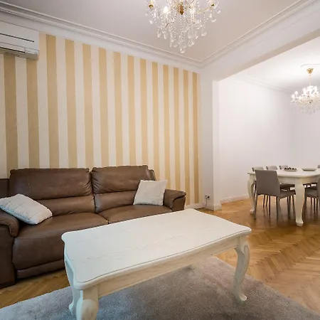 Stylish 2 Bdrm, 5 Guests, Serdika Mall, Oborishte صوفيا