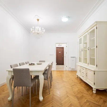 Stylish 2 Bdrm, 5 Guests, Serdika Mall, Oborishte صوفيا