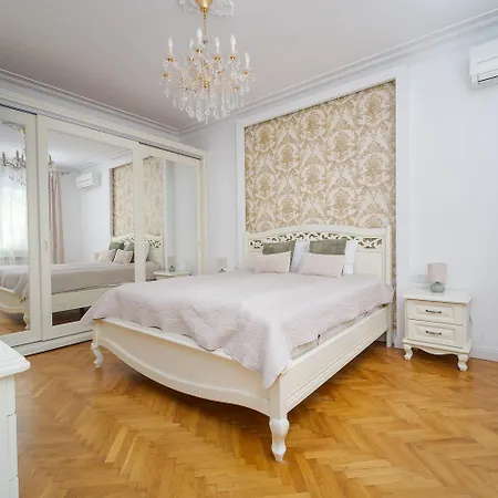 Stylish 2 Bdrm, 5 Guests, Serdika Mall, Oborishte صوفيا