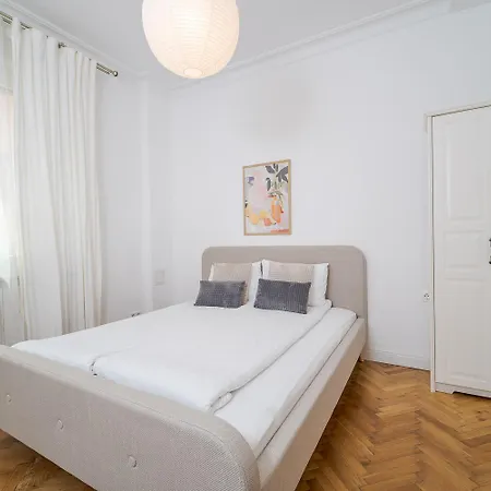 Stylish 2 Bdrm, 5 Guests, Serdika Mall, Oborishte صوفيا
